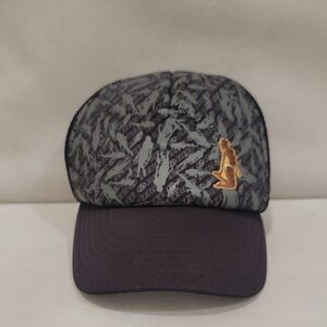 VINTAGE REEF BLACK & GRAY ADJUSTABLE GRAY & BLACK BASEBALL CAP HAT